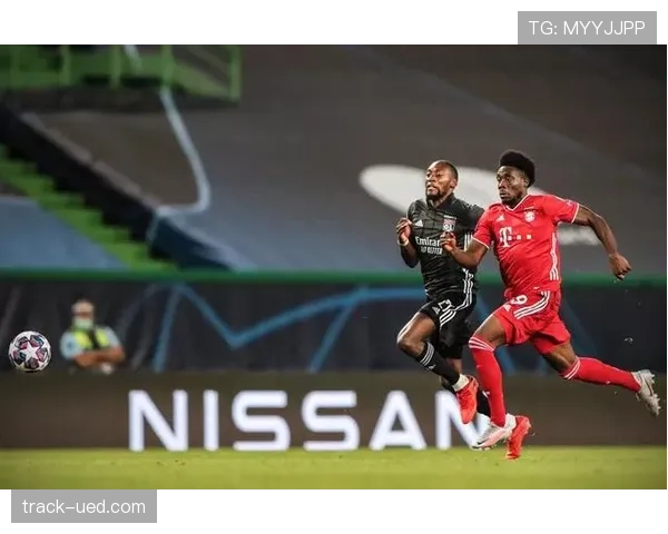 帕尔默与阿尔瓦雷斯轮换定位差异下的战术适配性及贡献对比