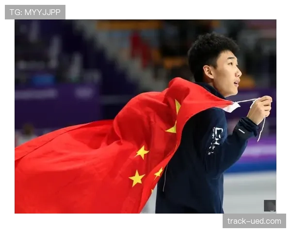 高亭宇训练完直接去吃火锅，教练在后面追着喊别放麻酱